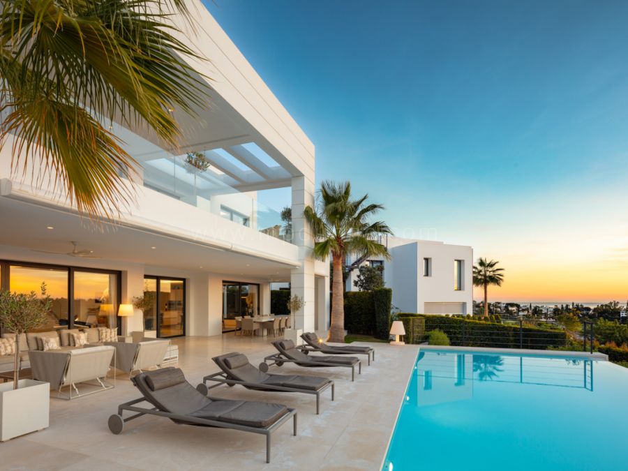 Modern Seven-Bedroom Villa in Los Olivos, Nueva Andalucía