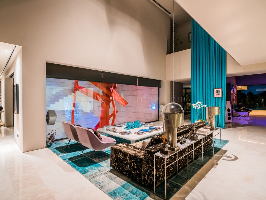 Impresionante Villa Contemporánea con Espectaculares Vistas al Mar en Sierra Blanca