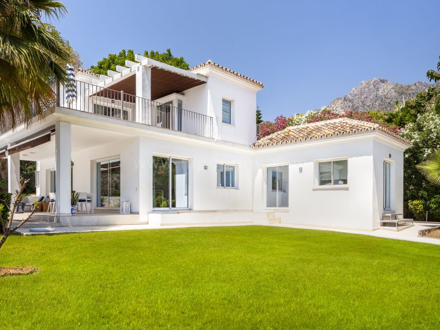 Villa reformada en Cascada de Camoján, Milla de Oro de Marbella
