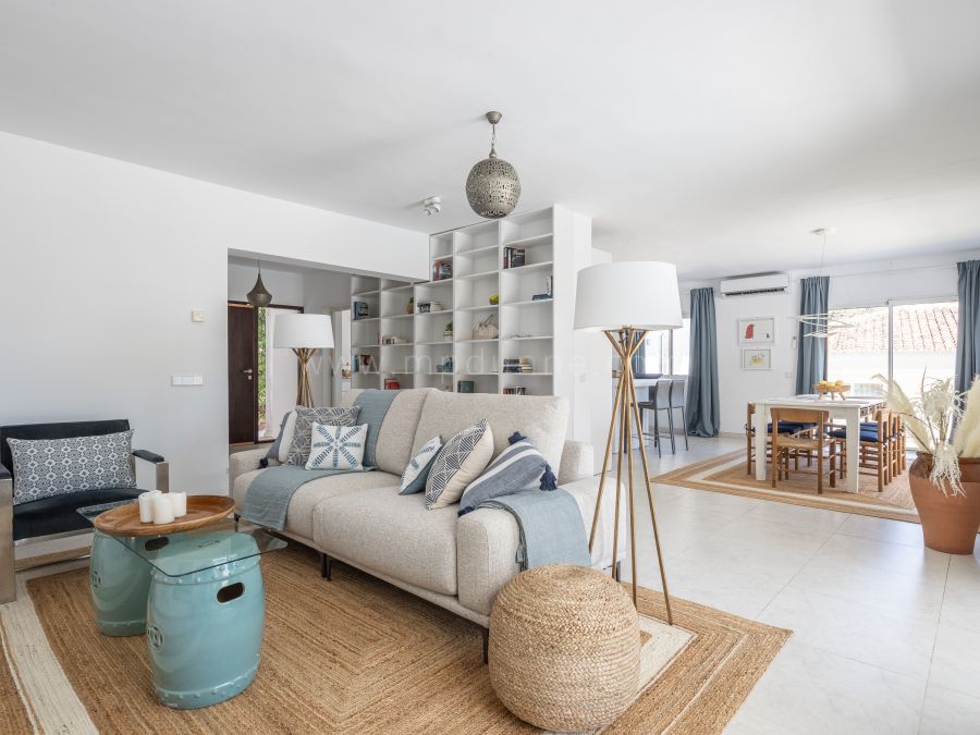 Villa reformada en Cascada de Camoján, Milla de Oro de Marbella