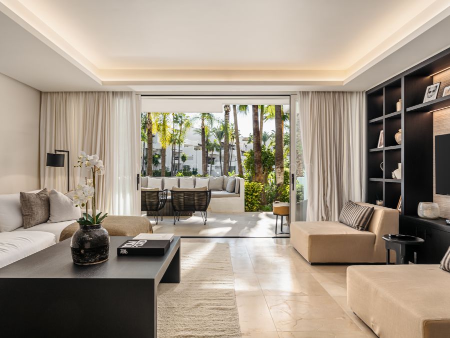 Elegant Three-Bedroom Apartment in Puente Romano, Marbella