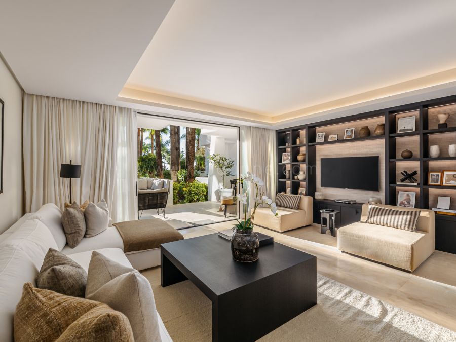 Elegant Three-Bedroom Apartment in Puente Romano, Marbella
