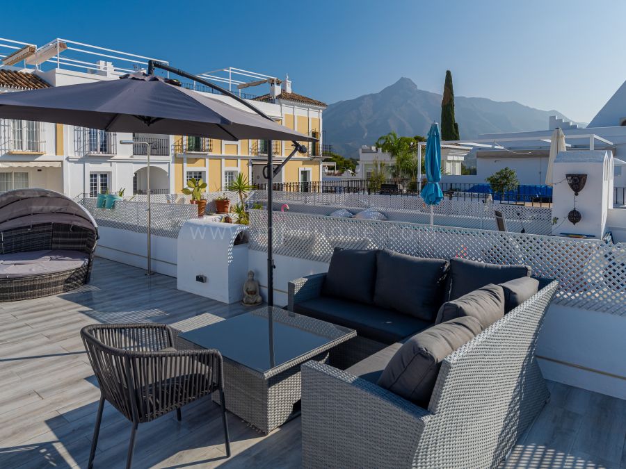 Charmantes Reihenhaus mit Dachterrasse und Bergblick