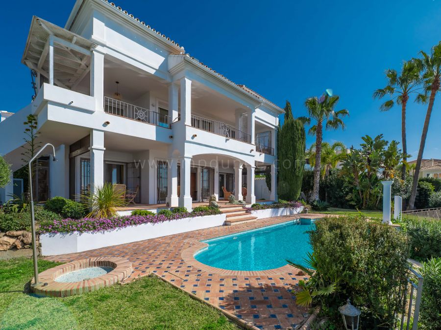 Exclusive Luxury Villa with Sea Views and Prime Location