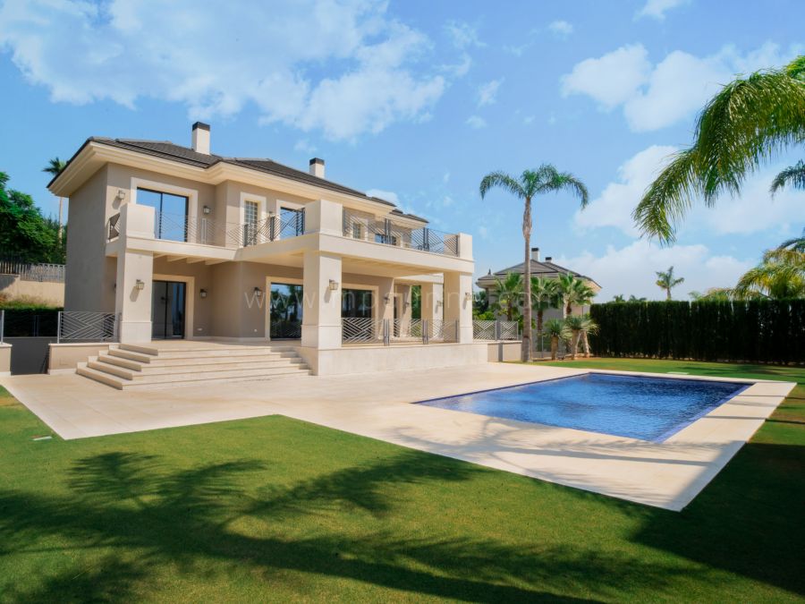 Elegant Villa mit sechs Schlafzimmern und Panoramablick in Los Flamingos