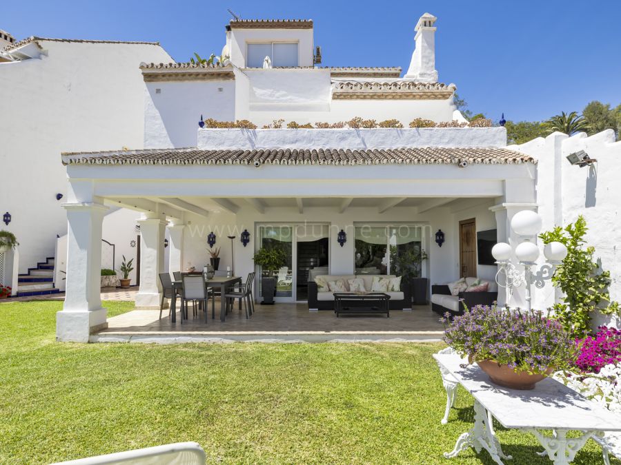 Casa adosada con vistas a la montaña, Puerto Banús