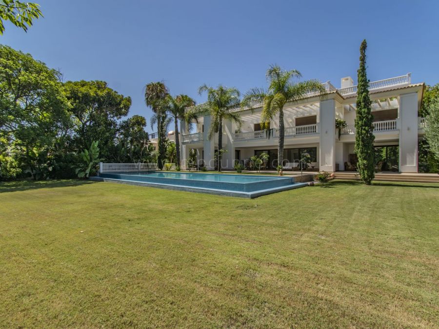 Luxuriöse Strandvilla in Guadalmina Baja