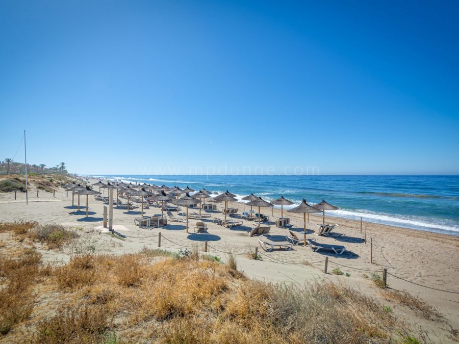 Key Ready, Modern Beachfront Apartment in Palm Beach, Los Monteros
