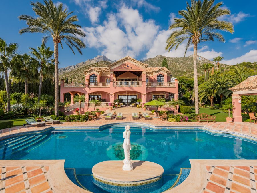 Klassische Mansion in Sierra Blanca mit Panoramablick auf das Meer