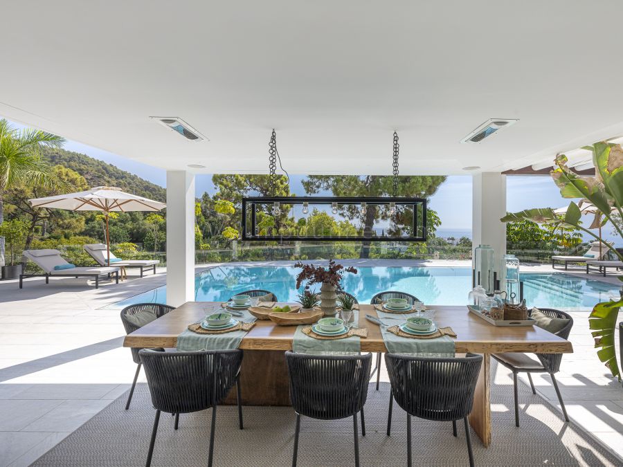 Villa in Cascada de Camoján with Sea Views