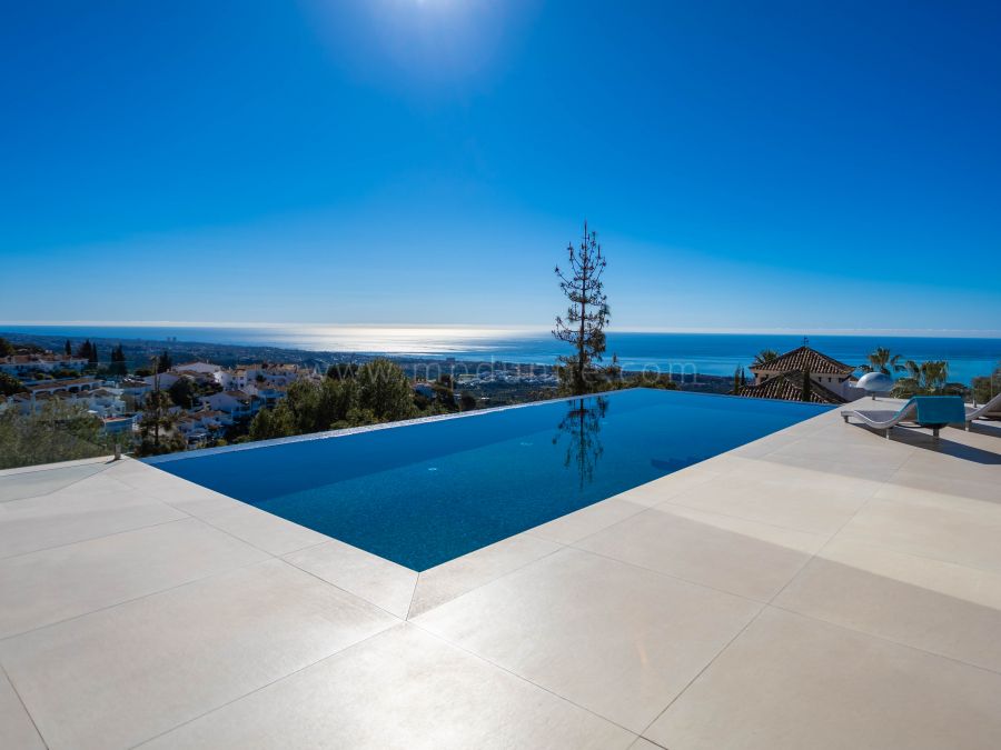 Villa with Panoramic Sea Views in Altos de Los Monteros