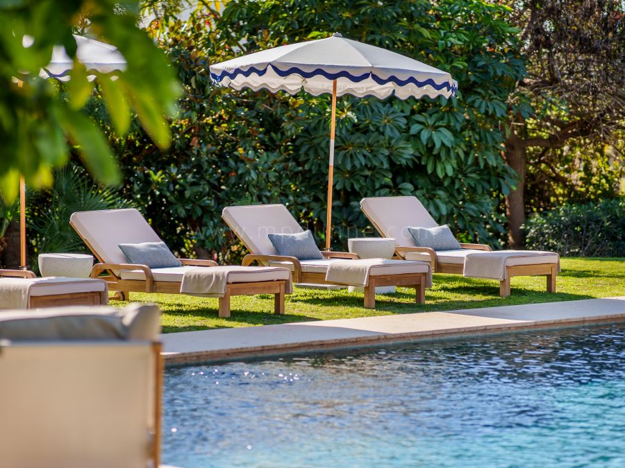 Villa mit Bergblick – Wohnen auf einer Ebene in La Cerquilla