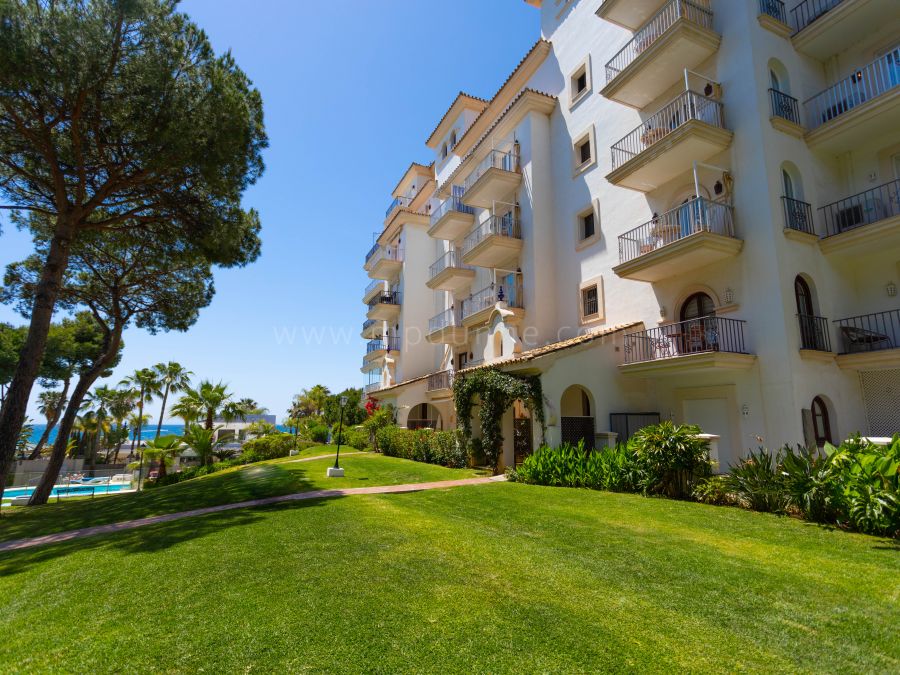 Penthouse in erster Strandlinie in Puerto Banús, Meerblick