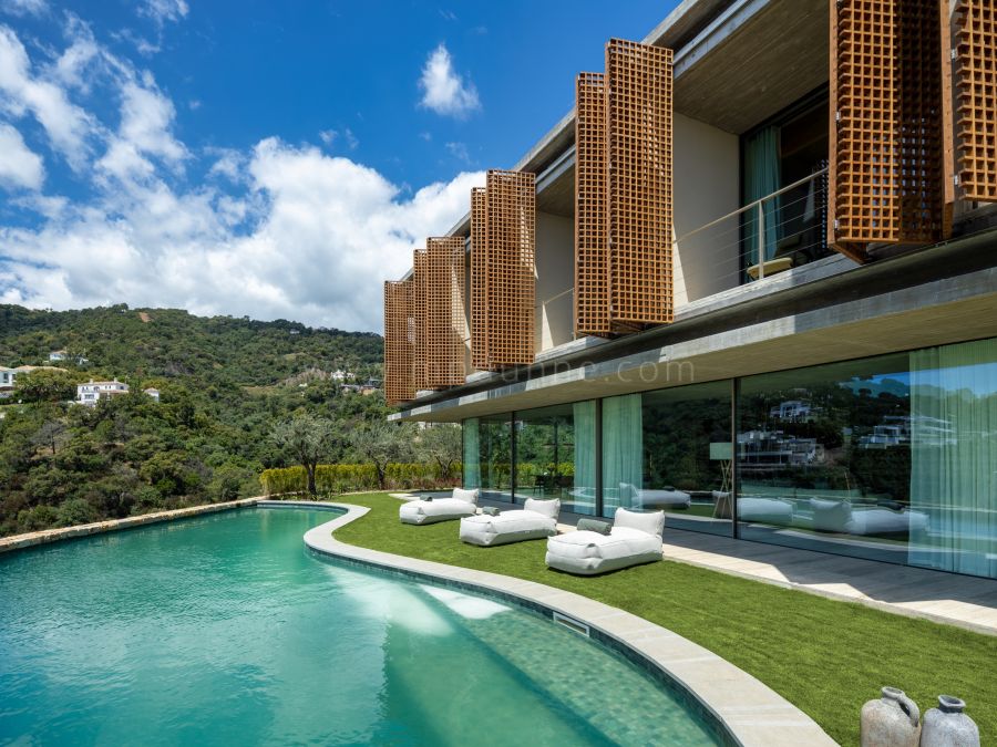 Moderna Villa de Siete Dormitorios con Vistas al Mar en El Madroñal