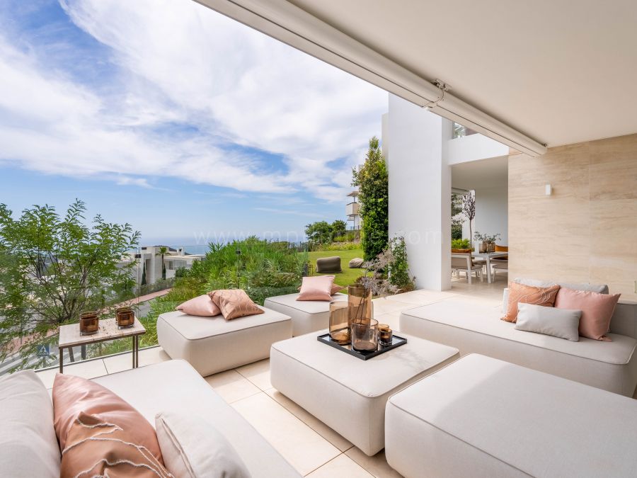 Apartamento con Vistas Panorámicas al Mar en Palo Alto, Marbella