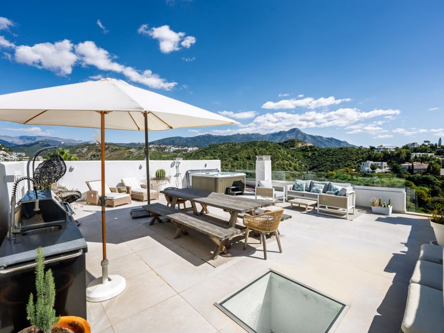 Duplex Penthouse with Panoramic Views in La Quinta