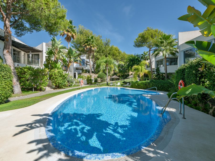 Reihenhaus mit Vier Schlafzimmern, Pool und Dachterrasse in Sierra Blanca
