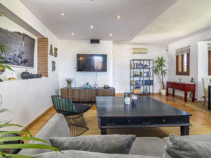 Harmlose Villa mit Potenzial in Fuente del Espanto, Benahavís