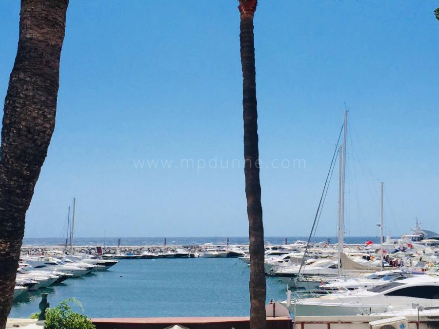 Apartamento en Primera Línea con Vistas al Mar, Puerto Banús