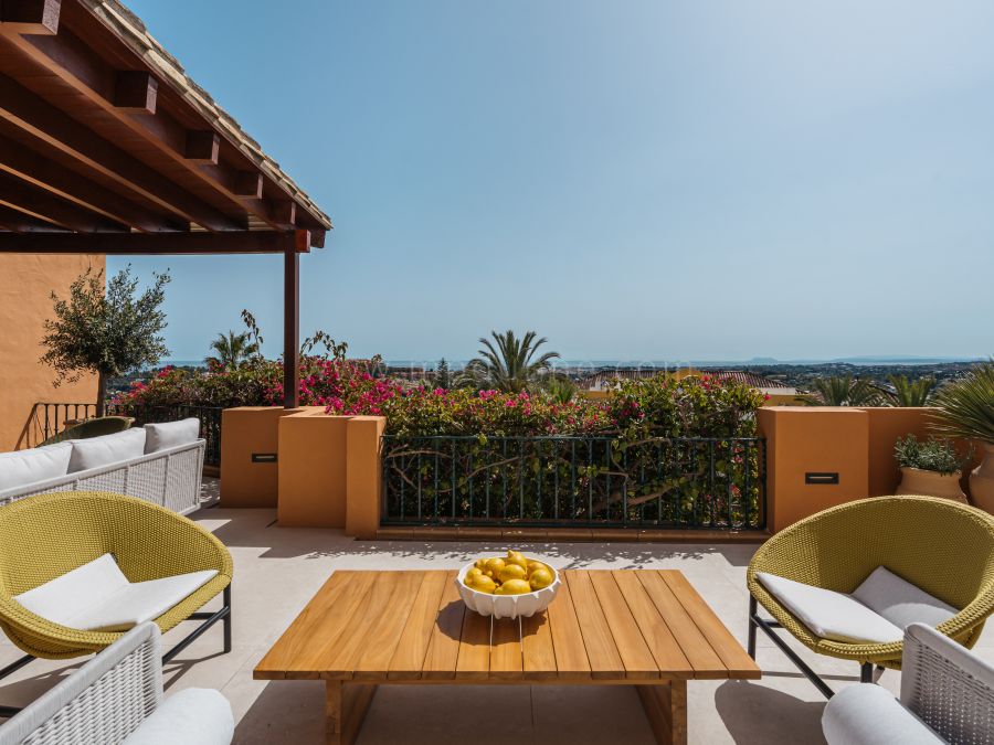 Amplio Apartamento con Vistas Panorámicas en Les Belvédères, Nueva Andalucía