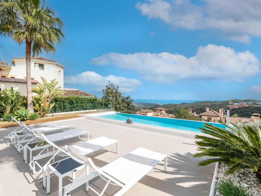 Five Bedroom Villa with Panoramic Views in La Mairena