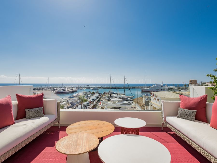 Penthouse with Sea Views in Puerto Banús