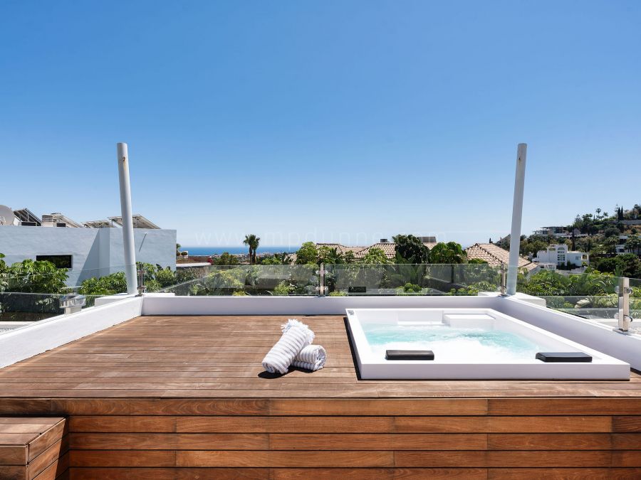 Fünf Schlafzimmer Familienvilla in La Quinta, Benahavís