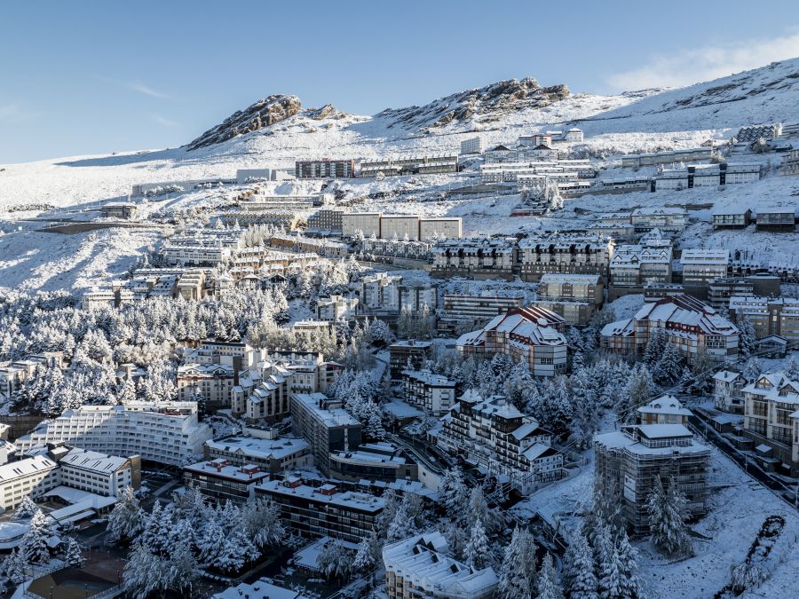 Scandinavian-Style Alpine Apartment with Sauna and Mountain Views