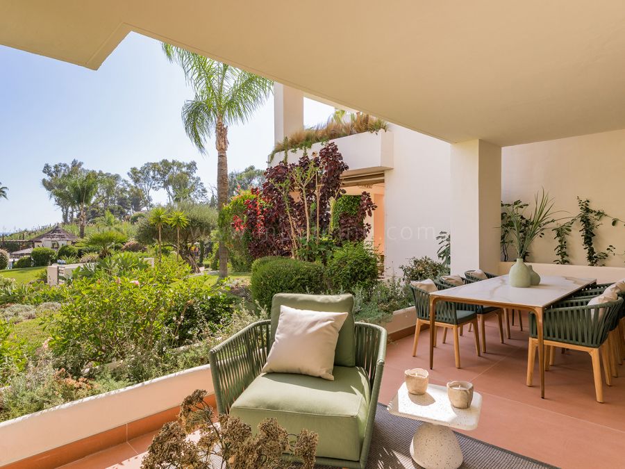 Turnkey Beachfront Apartment, Bahía del Velerín, New Golden Mile, Estepona