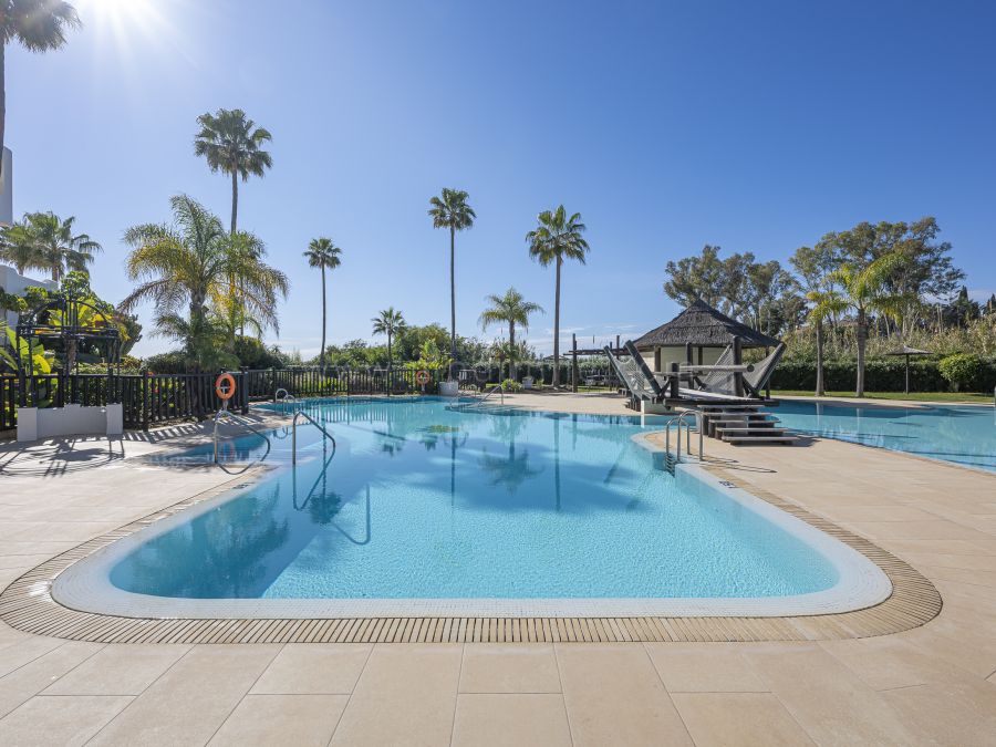 Full Renovated Beachside Apartment with sea views in Bahia del Velerin, Estepona