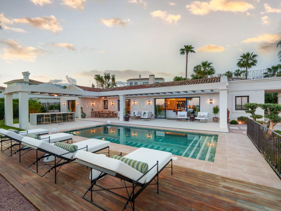 Moderna villa de una sola planta con vistas al mar en Nueva Andalucía