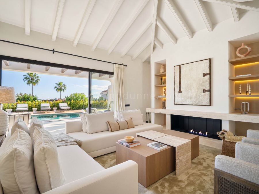 Moderna villa de una sola planta con vistas al mar en Nueva Andalucía