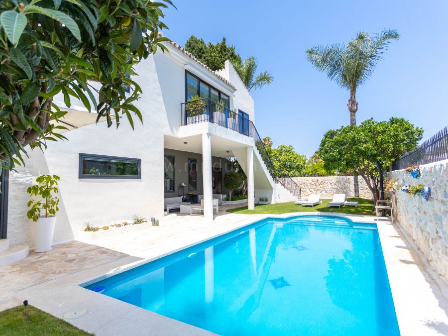 Modern Beachside Villa in El Paraiso Barronal, Marbella