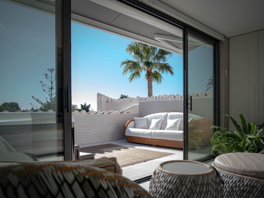 Modern Beachside Villa in El Paraiso Barronal, Marbella