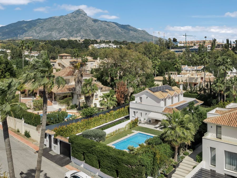Villa rénovée moderne à Nueva Andalucía Golf Valley