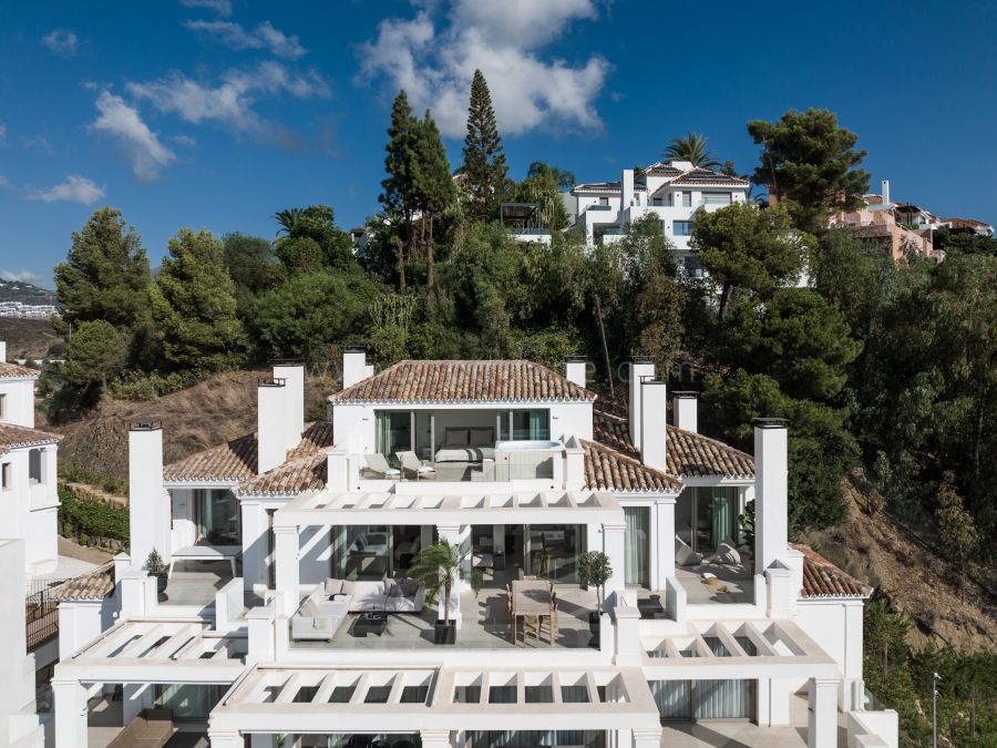 Duplex-Penthouse mit Meer- und Bergblick in Nueva Andalucia