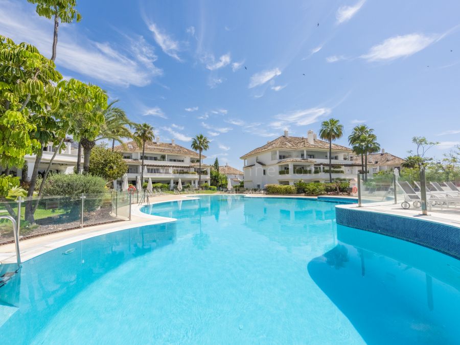 Ático Dúplex con Vistas al Mar en la Milla de Oro de Marbella