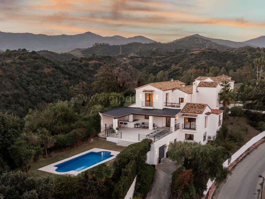 Villa andaluza con vistas al mar en Selwo Hills, Estepona