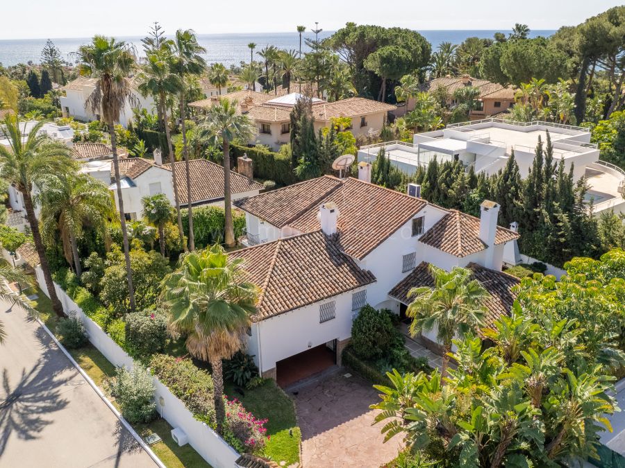 Beachside Villa - Renovation Potential, Los Monteros, Marbella