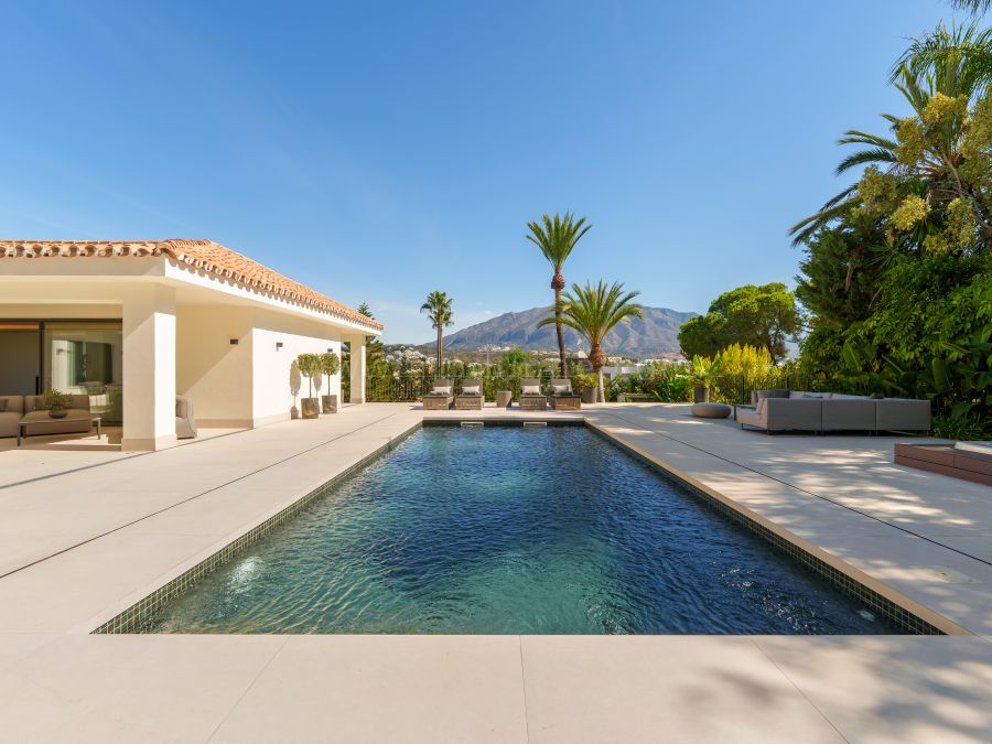 Villa with Mountain Views in Nueva Andalucia Marbella