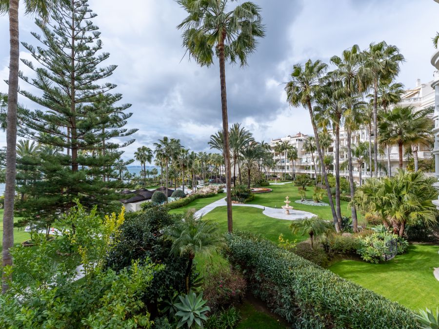 Frontline Beach Apartment in Las Dunas Park, Estepona