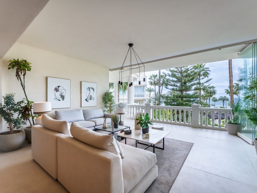 Frontline Beach Apartment in Las Dunas Park, Estepona