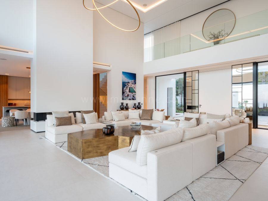 Modern Luxury Villa with Sea Views in El Madroñal