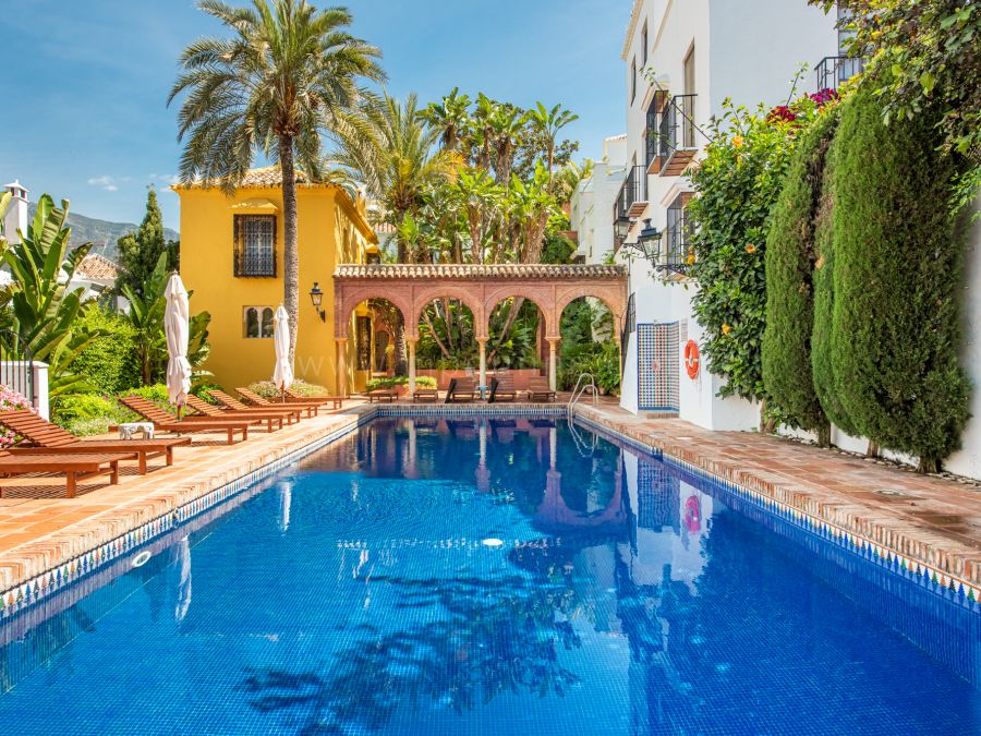 Corner Townhouse with Terrace in Marbella Golden Mile