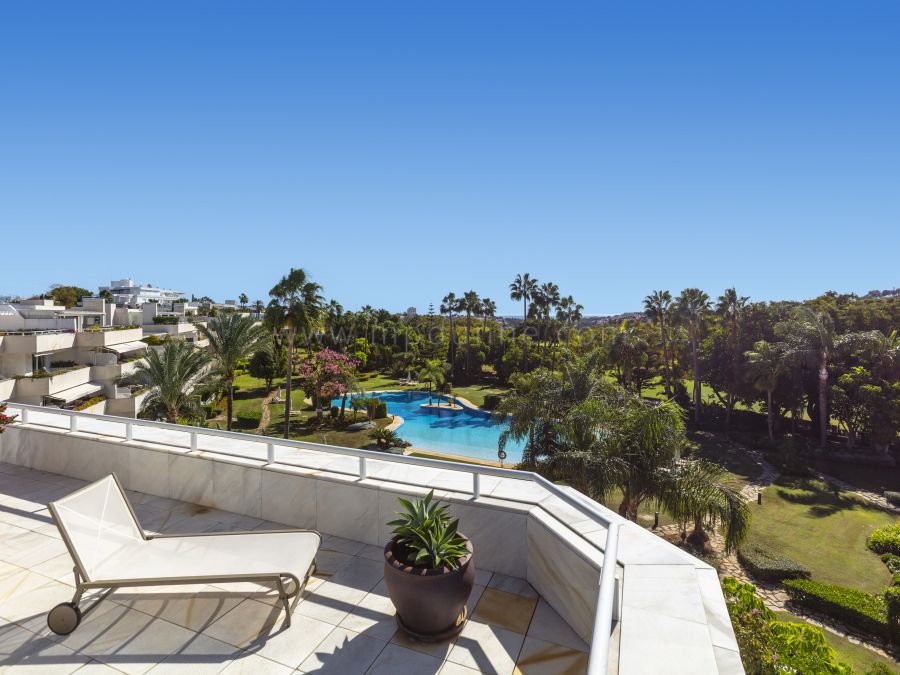 Ático duplex en esquina en Los Granados Golf