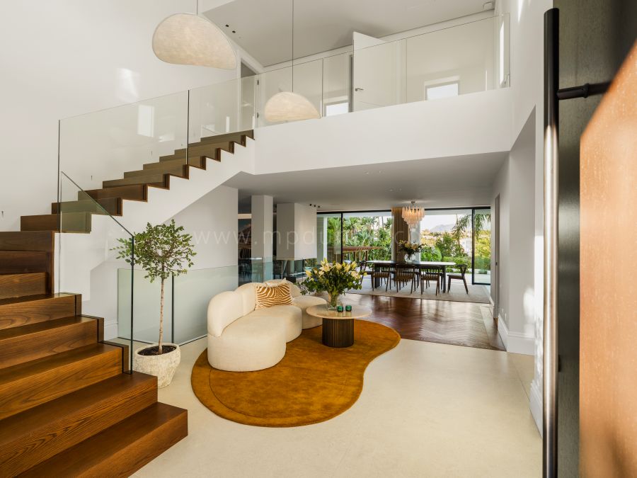 Elegant Golf-View Villa with Spa in Nueva Andalucía