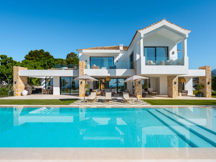 Villa de lujo con vistas al mar en El Herrojo, Benahavís
