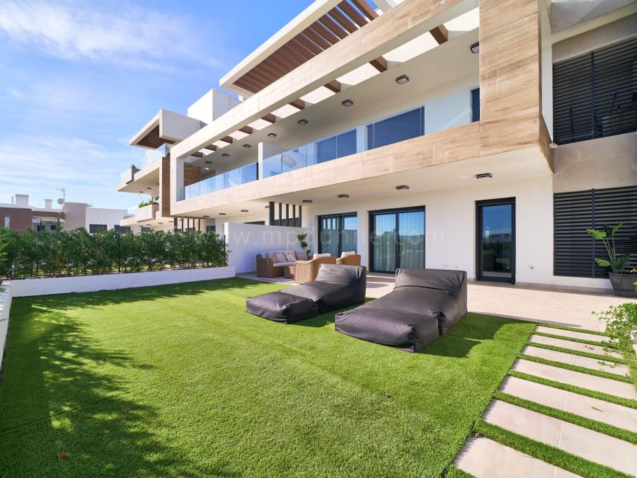 Appartement en Rez-de-Chaussée Clé en Main avec Jardin Privé à Atalaya, Marbella