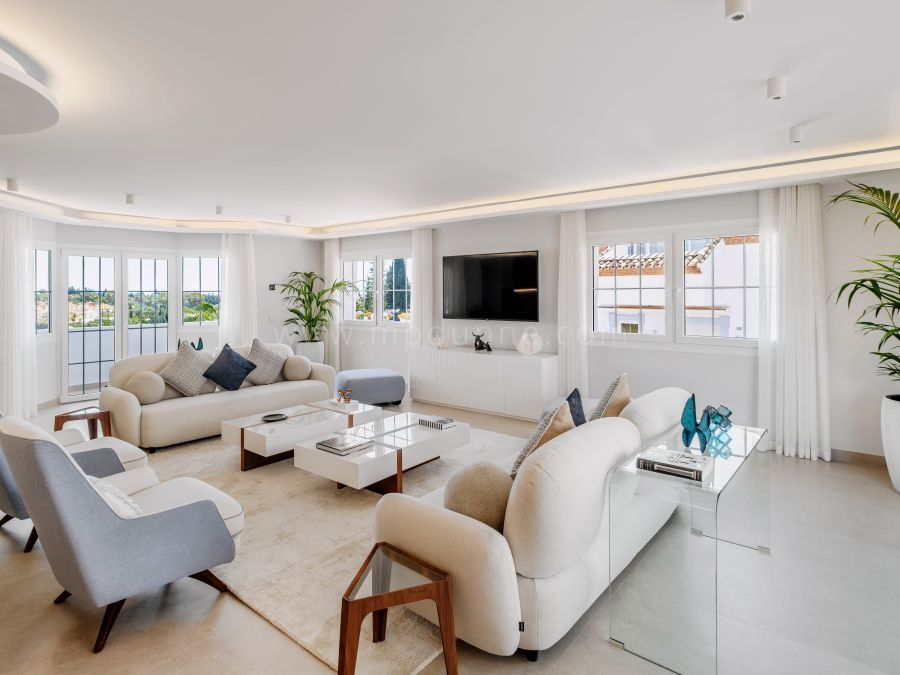 Duplex Penthouse with Mountain Views in Nueva Andalucía