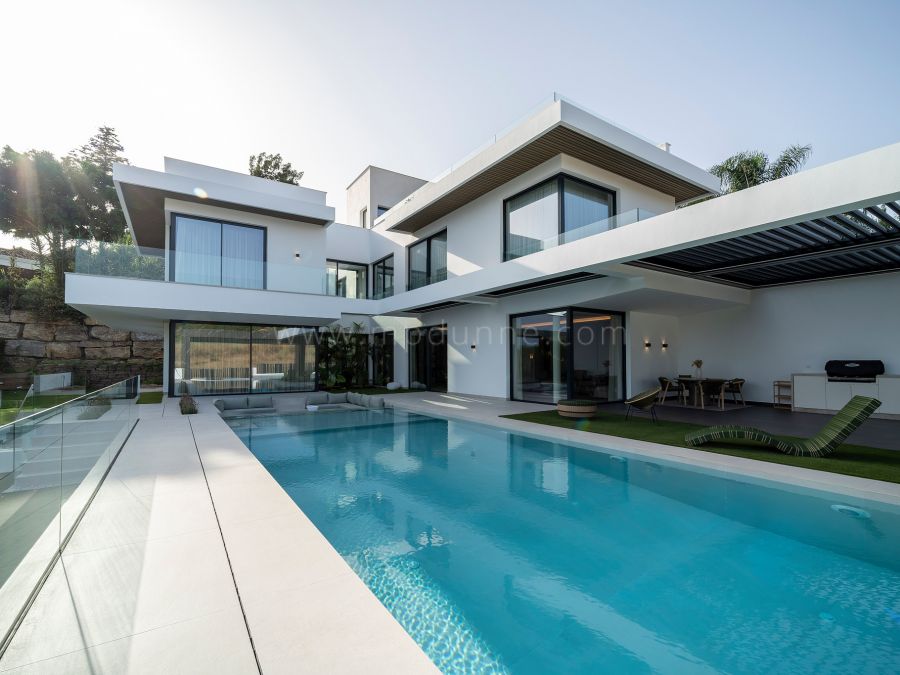 Villa Contemporánea Llave en Mano con Vistas al Mar en El Paraíso Alto, Benahavís